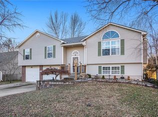 1115 SE Eastridge Dr, Blue Springs, MO 64014