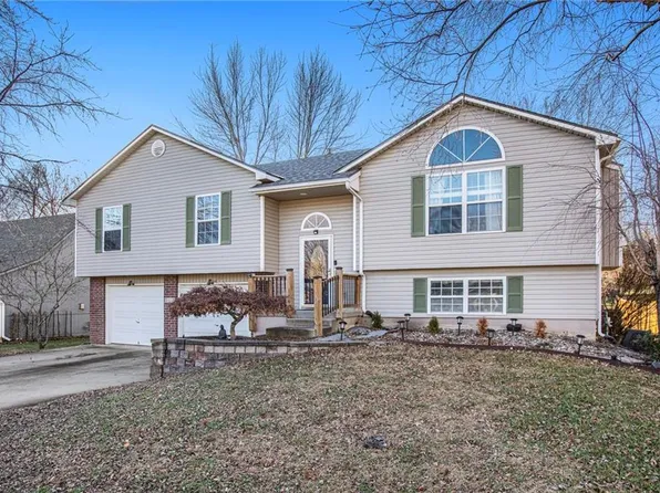 1115 SE Eastridge Dr, Blue Springs, MO 64014