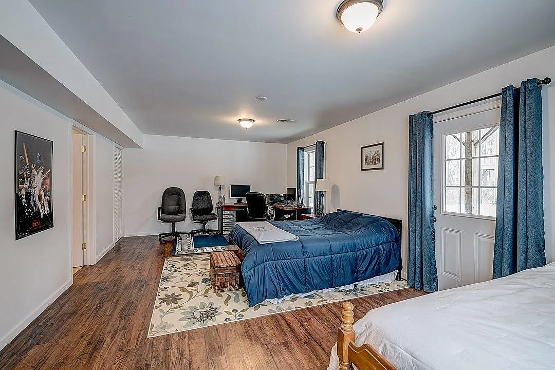 458 Jacobsen Dr — Photo 2