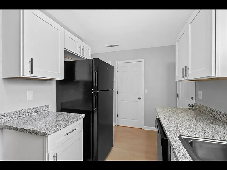 1419 E Sequoyah Ct — Photo 5
