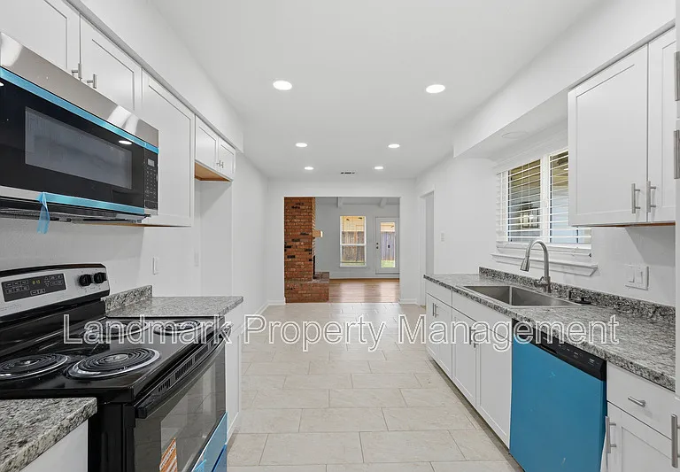 4351 Altamesa Blvd — Photo 16