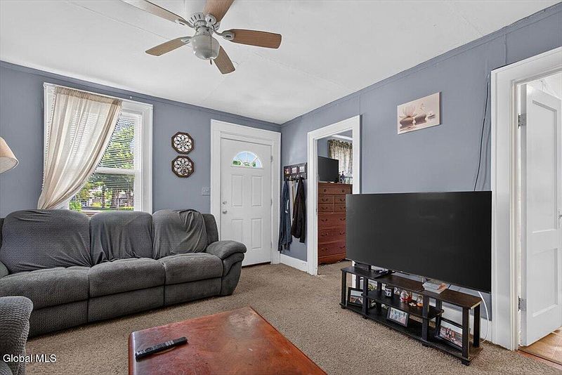 4th image of 190 Greenlawn Avenue