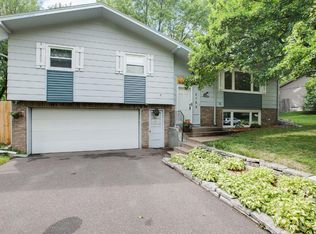 2789 Hilltop Ct, North Saint Paul, MN 55109