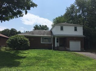 33 Forest Dr, Colonie, NY