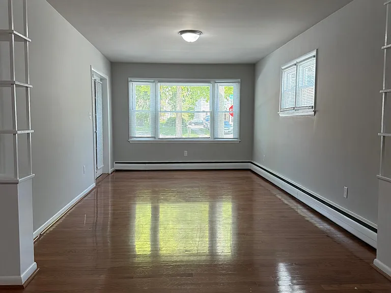 19 Park Ave #1 — Photo 1