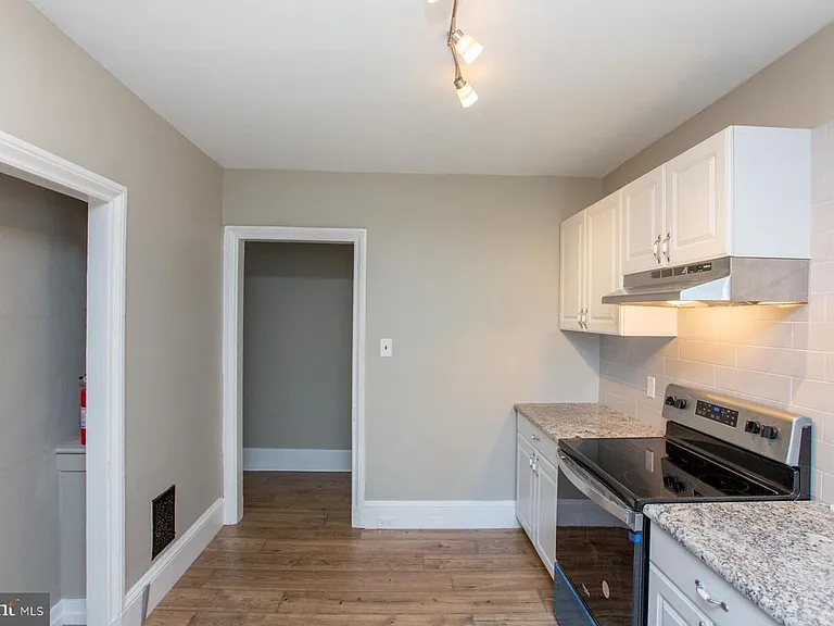 34 S Clinton St — Photo 12