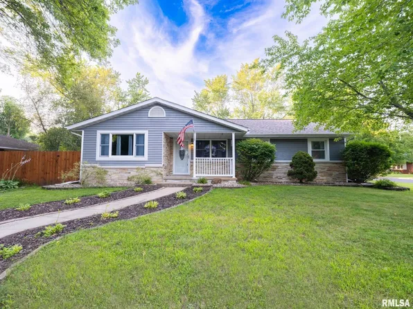 300 W 4th St, Mackinaw, IL 61755