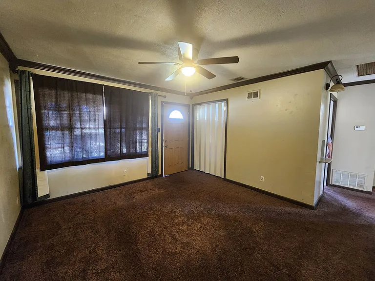 3837 Woodrow Ave — Photo 3