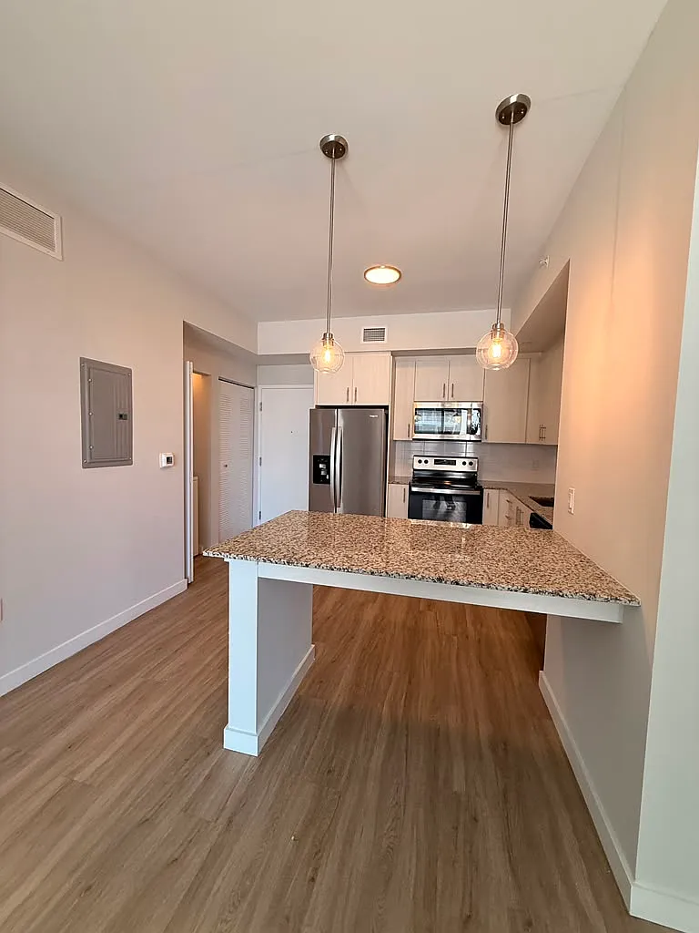 3 bed, 1120 sqft, $2,899 — Photo 2