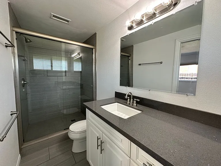 1200 Wilson Ave — Photo 11