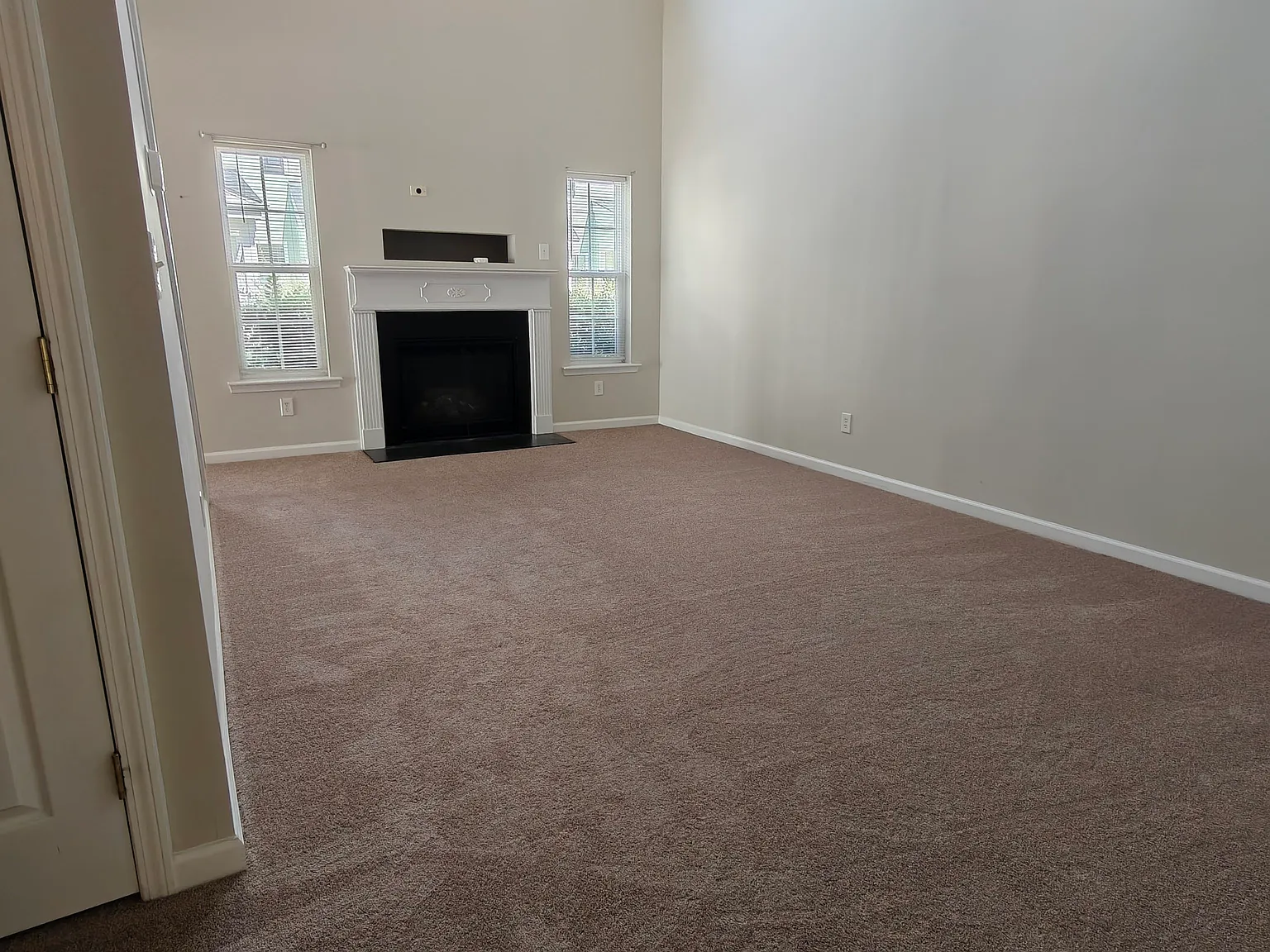 3 bed, 2.5 bath, 1894 sqft, $1,795 — Photo 4