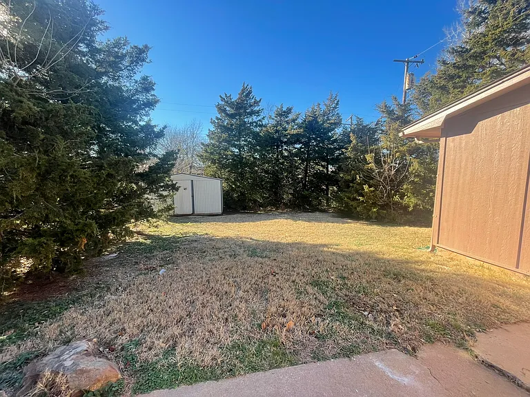 2505 Cherokee Dr — Photo 10
