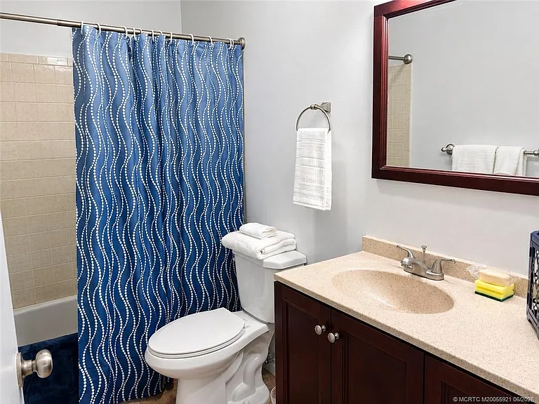 615 NW Oleander St #202 — Photo 12