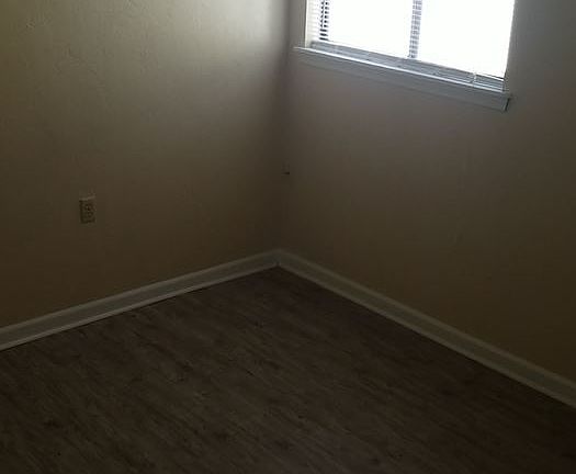 3rd image of 1886 Larette Dr APT B