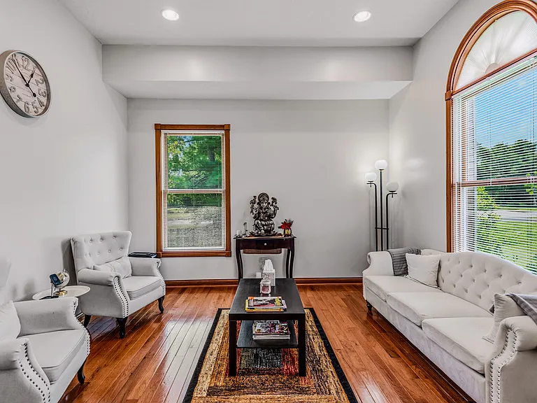 725 Greystone Ct — Photo 8