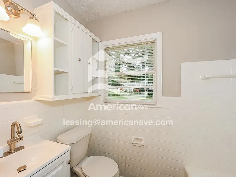 1830923_014_wm_-_bathroom_12954699.jpg