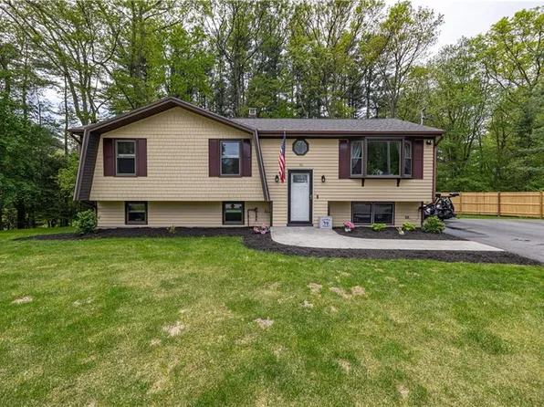 46 Paula Dr, Burrillville, RI 02830