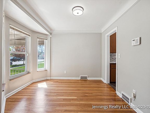 5th image of 1580 Michigan Blvd