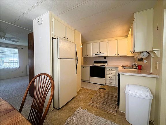 5th image of 209 Jacaranda Dr