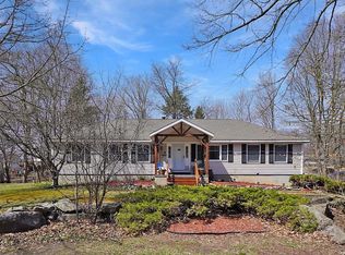 15 Maple Dr, Middletown, NY 10941