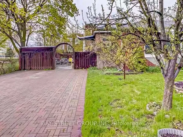 497 Lynett Cres, Richmond Hill, ON L4C 2V8