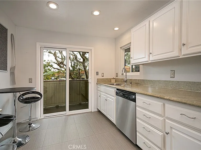 28 Corniche Dr #G — Photo 13