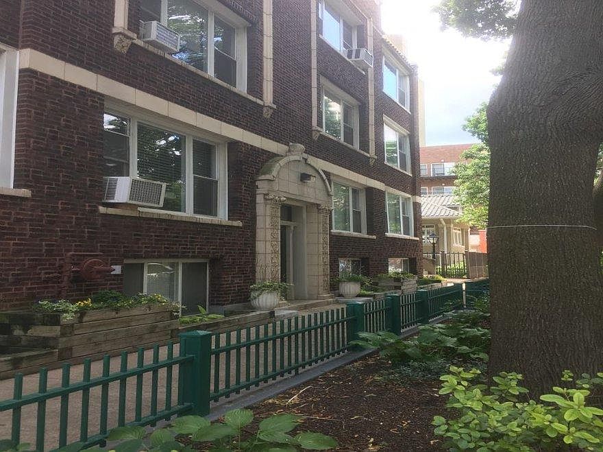 1st image of 3163 N Pine Grove Ave #3