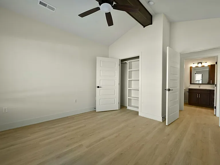 212 E Maplewood Ln — Photo 22