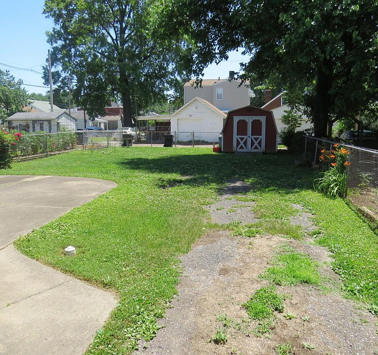 2nd image of 502 W Whitney Ave