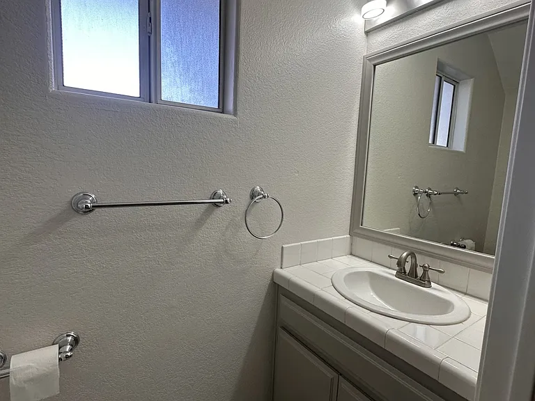 335 W 15th St — Photo 11
