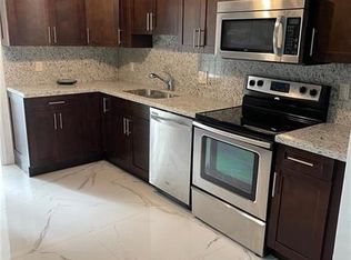 824 N Rainbow Dr, Hollywood, FL 33021