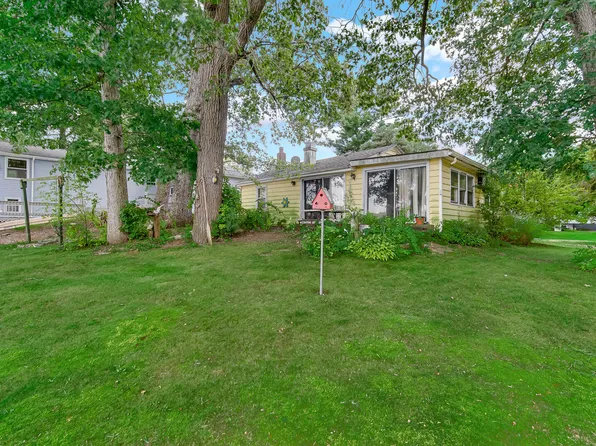 20906 S Lake Dr, Walkerton, IN 46574