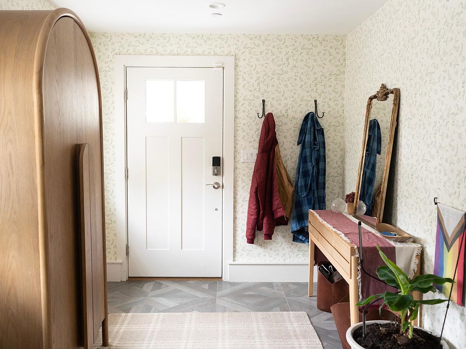 Entryway/Mudroom