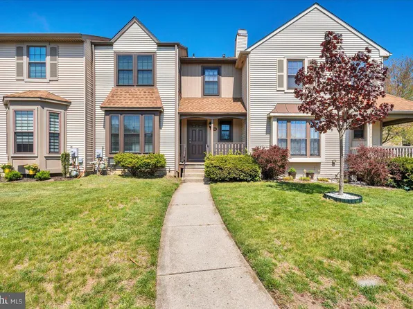 38 Burgundy Dr, Marlton, NJ 08053