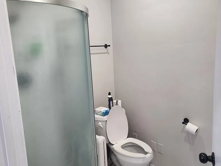425 Jane St #11 — Photo 6
