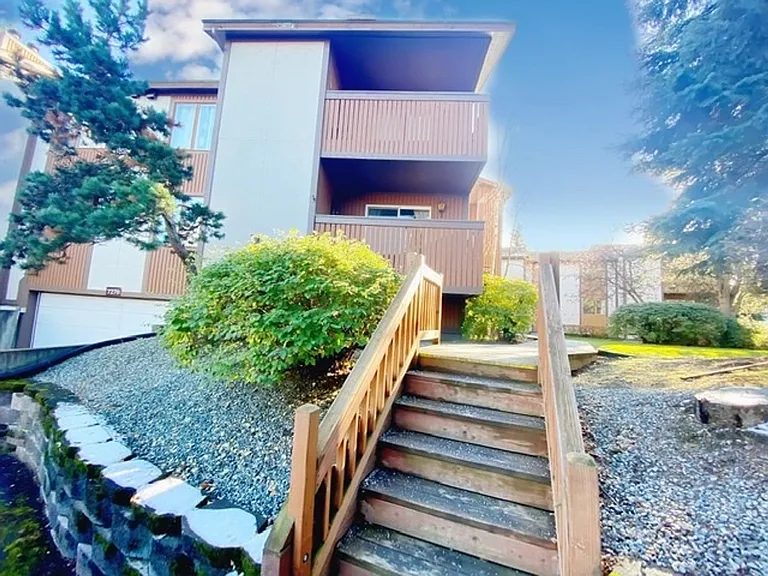 7270 Huntsmen Cir #F — Photo 13