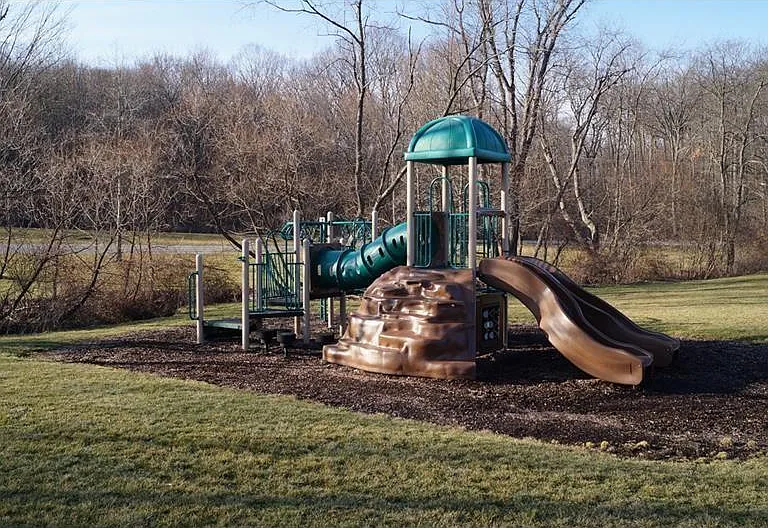 627 Edison Dr — Photo 19