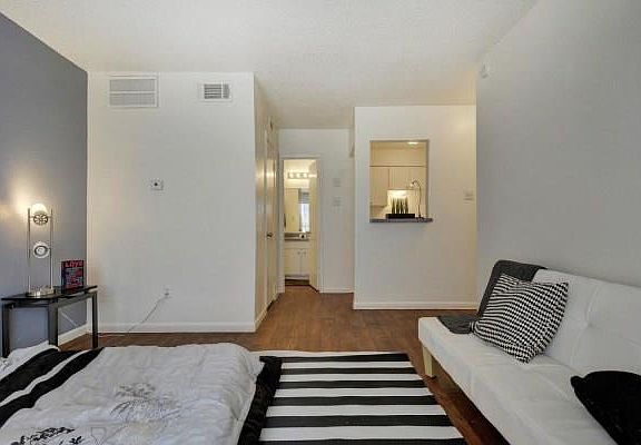 3rd image of 2520 Elmont Dr APT 109A