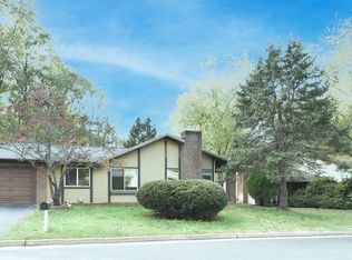 15 Middleton Ln, Sterling, VA 20164