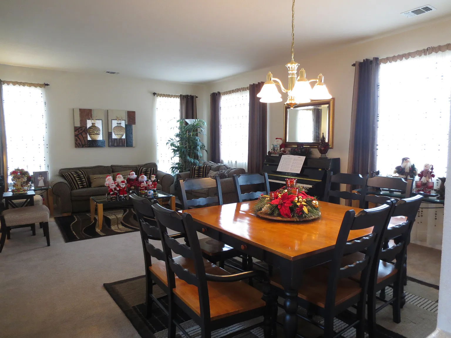 5 bed, 2.5 bath, 3349 sqft, $3,000 — Photo 3