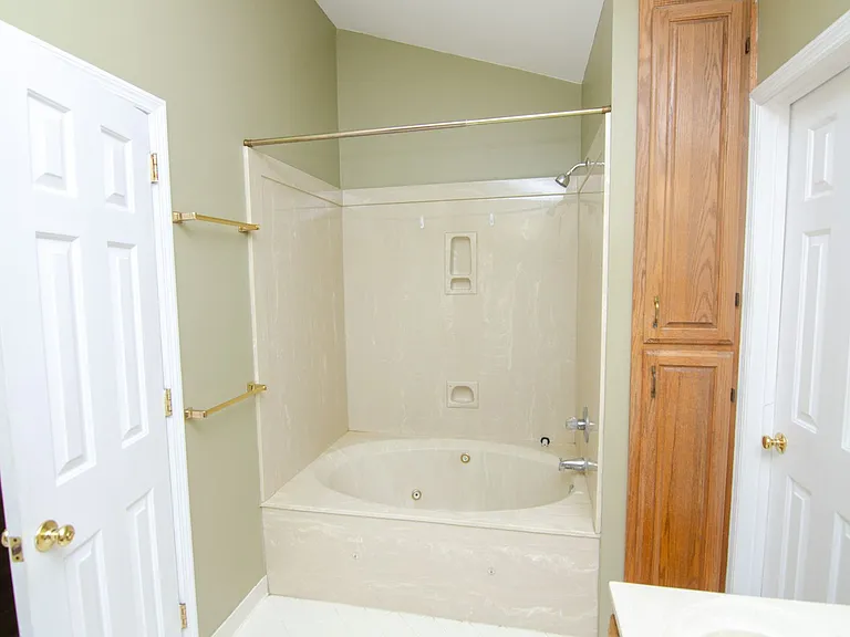 1144 Hunters Chase Dr — Photo 21