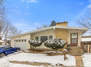 444 Kingsbury Ave, Aurora, IL 60505