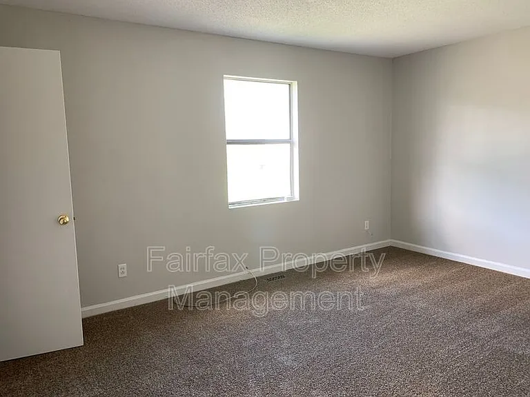 1427 Cherrycrest Dr — Photo 28