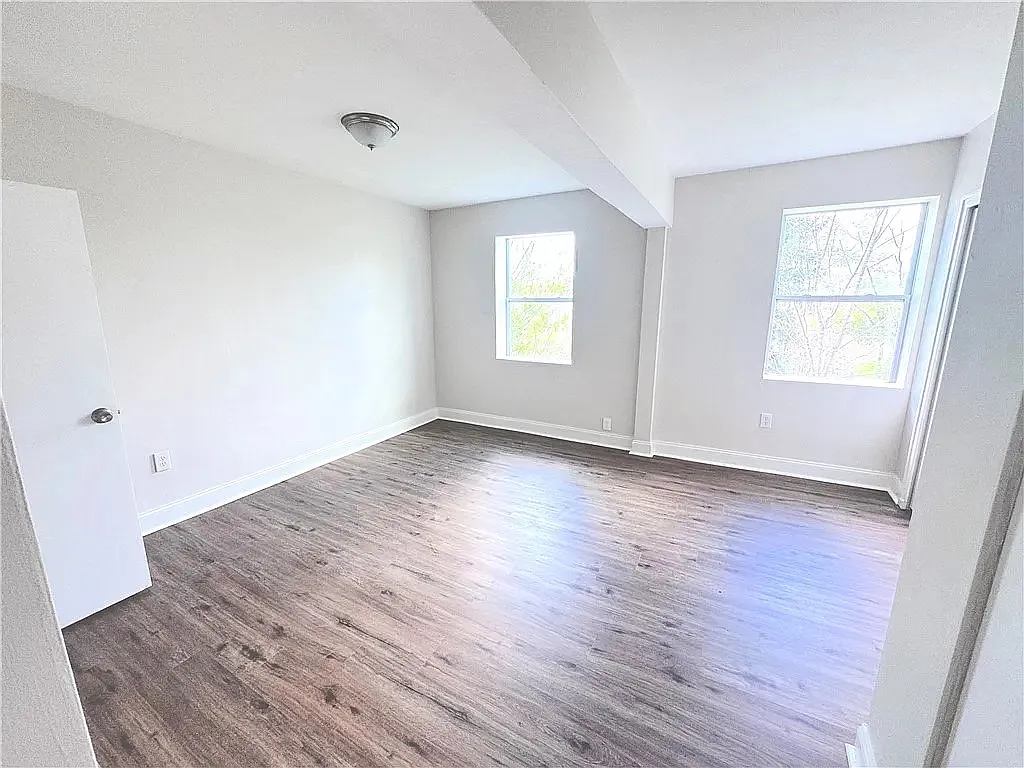 3 bed, 727 sqft, $1,400 — Photo 2