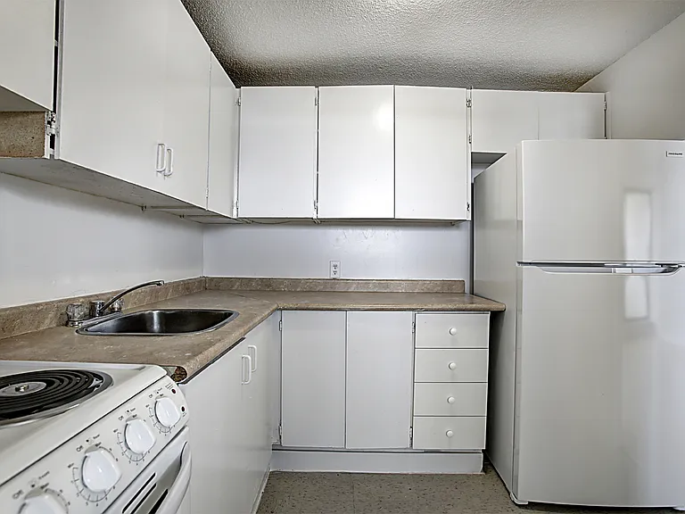 666 King St E — Photo 14