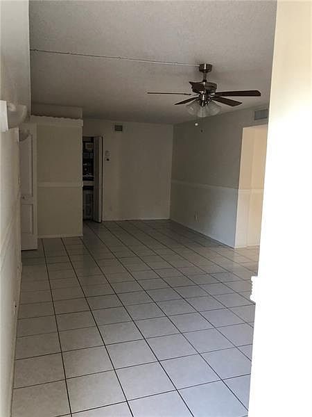2nd image of 512 Gardens Dr