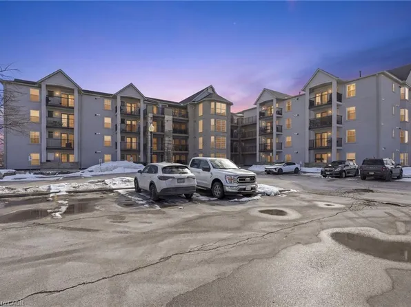 1411 Walkers Line #213, Burlington, ON L7M 4P5