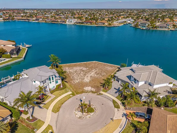 996 Spruce Ct, Marco Island, FL 34145