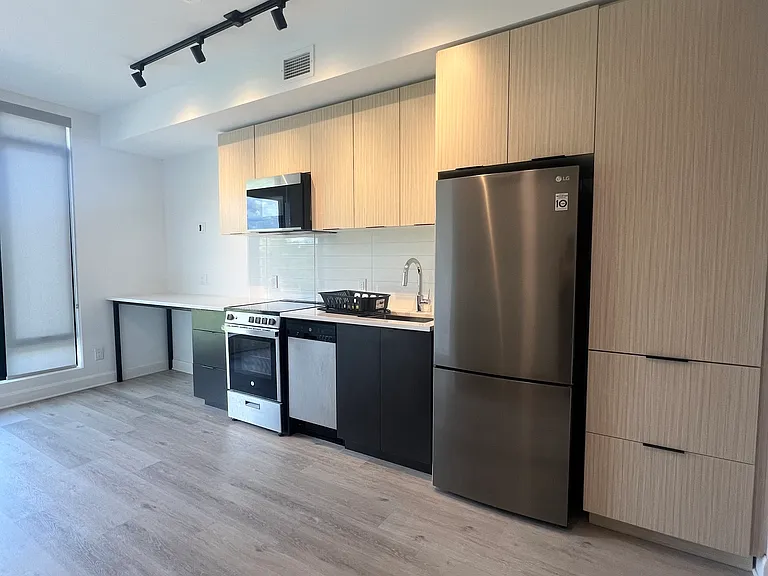 444 Bronson Ave — Photo 14