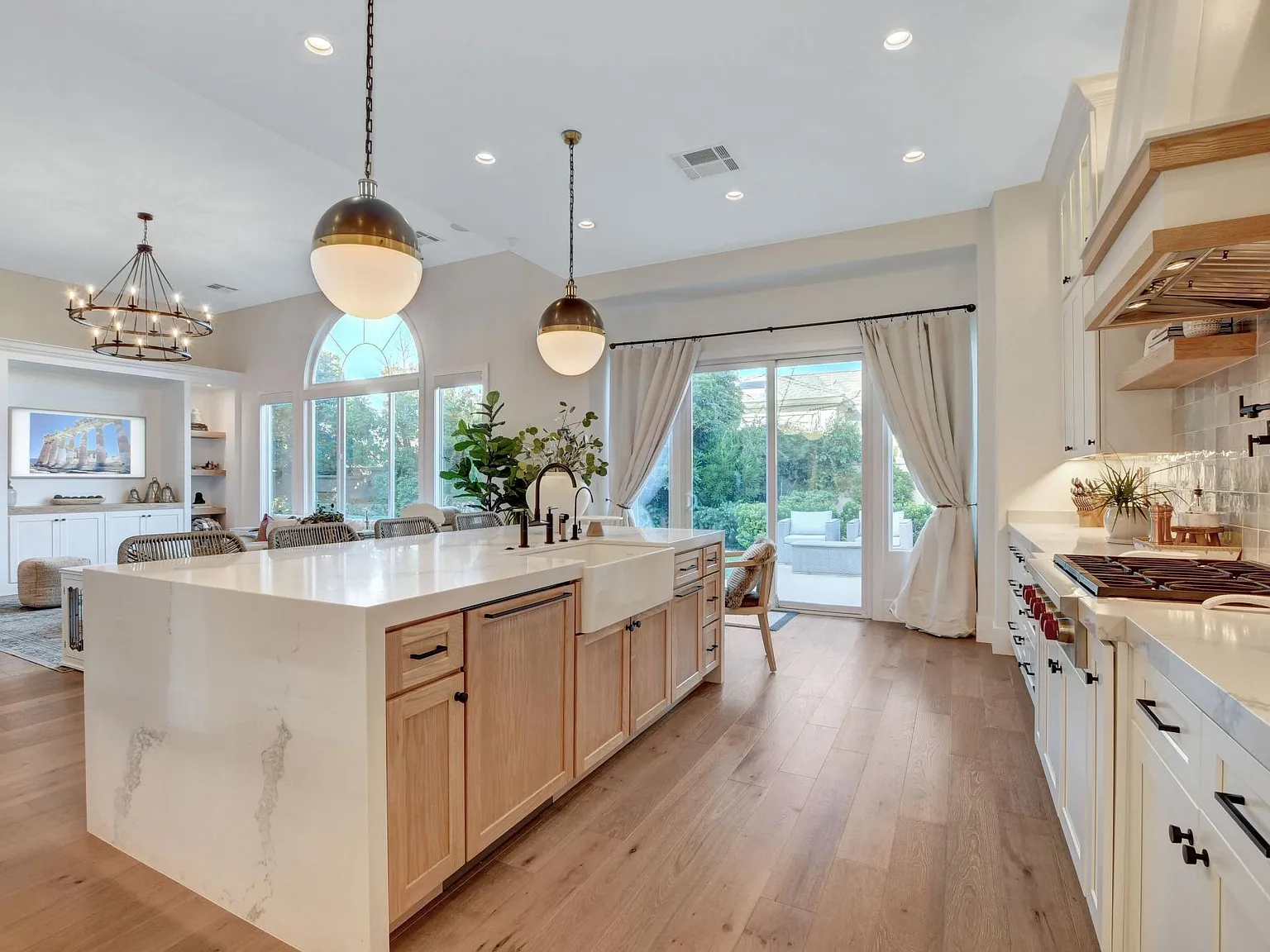 308 Round Stone Ct — Photo 4